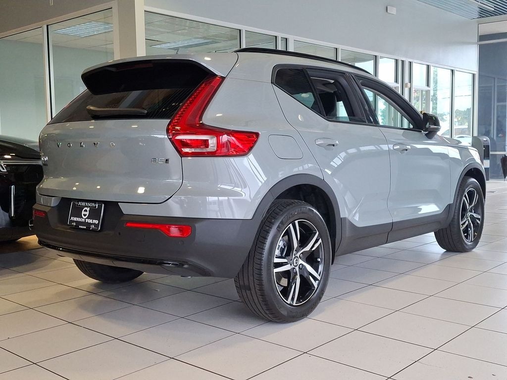 New 2026 Volvo XC40 B5 Core SUV
