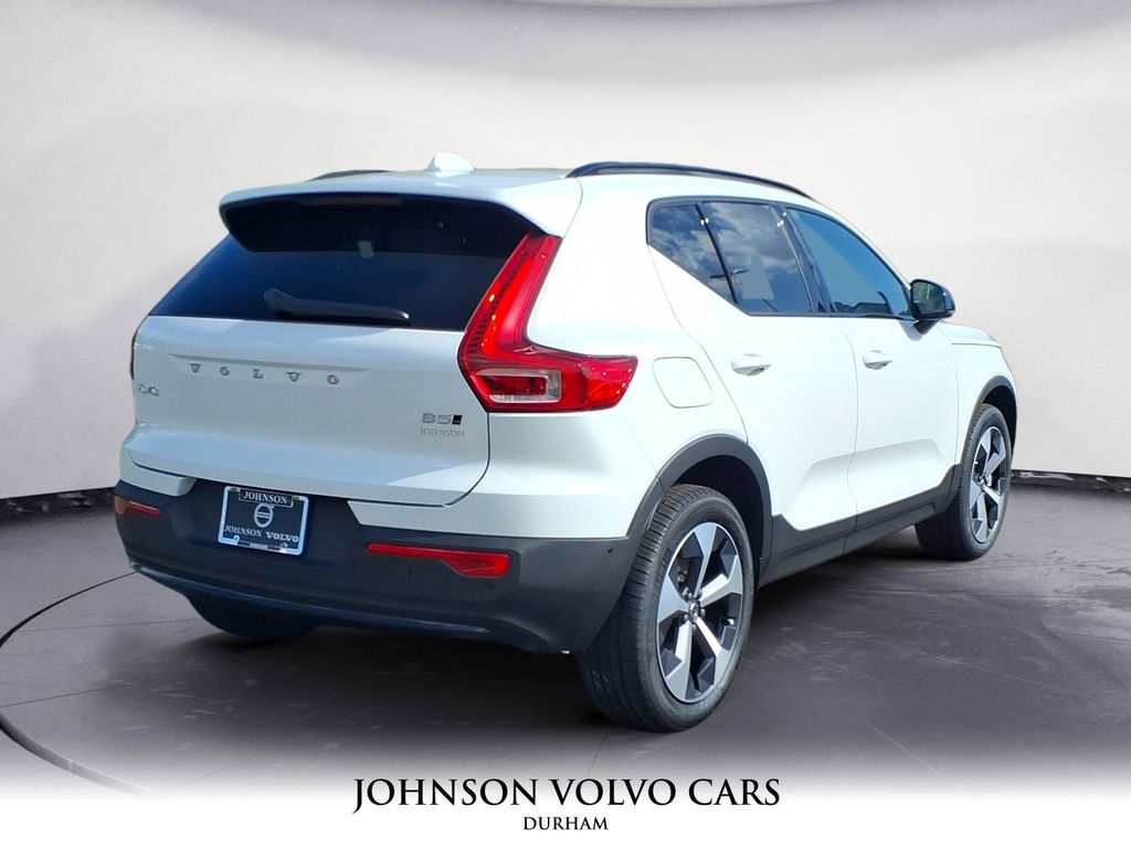 2026 Volvo XC40 Plus photo 3