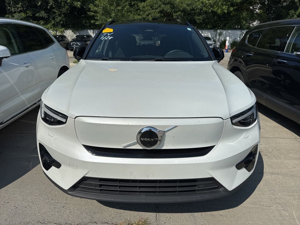 2023 Volvo XC40 Recharge Ultimate photo 2
