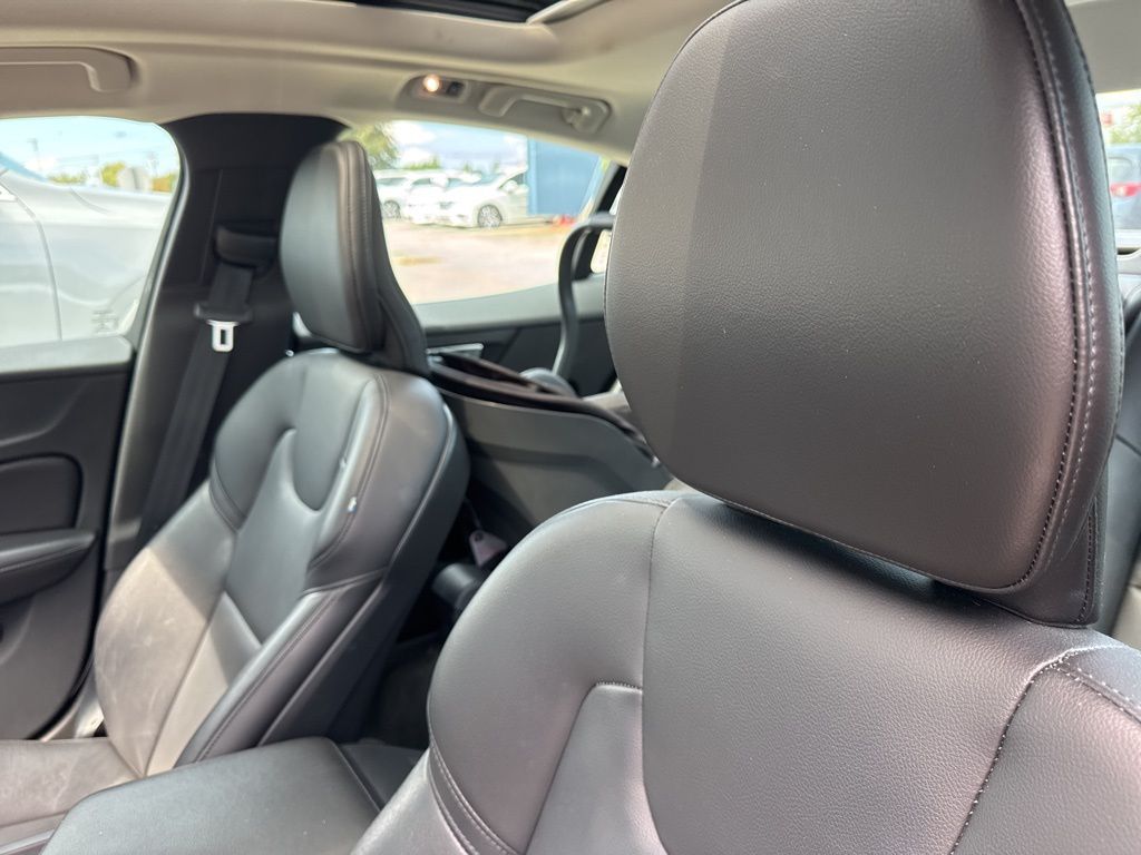 2022 Volvo S60 B5 Momentum photo 4