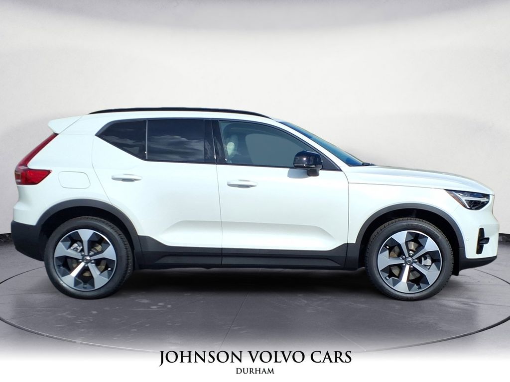 2026 Volvo XC40 Plus photo 2
