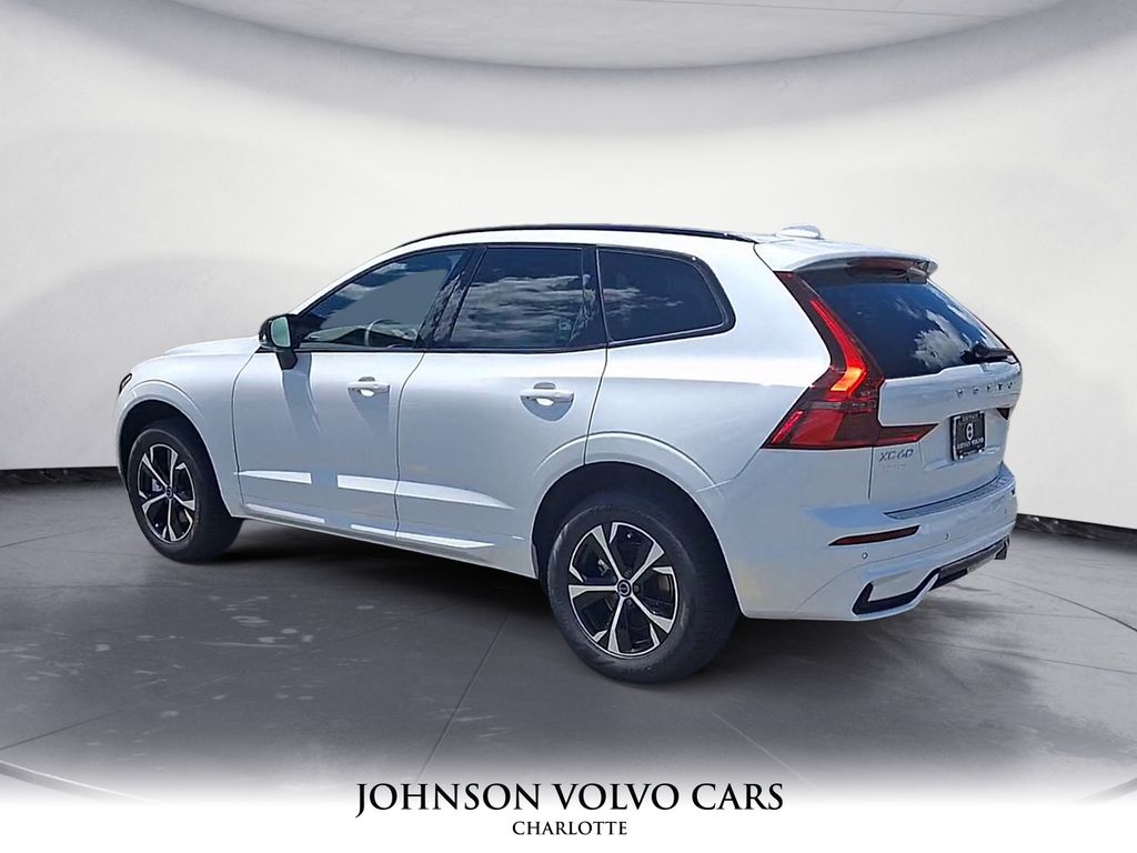 2026 Volvo XC60 B5 Core photo 2