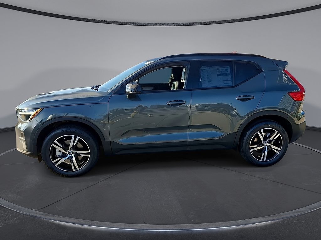 New 2026 Volvo XC40 B5 Core SUV