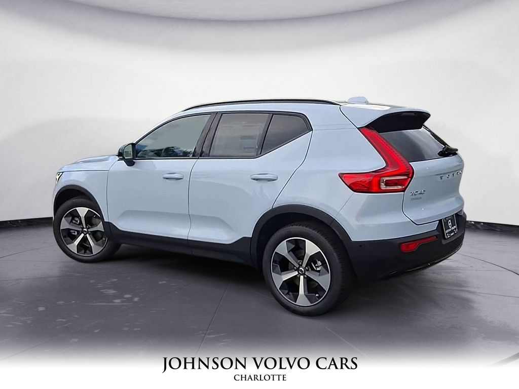 2026 Volvo XC40 Plus photo 2