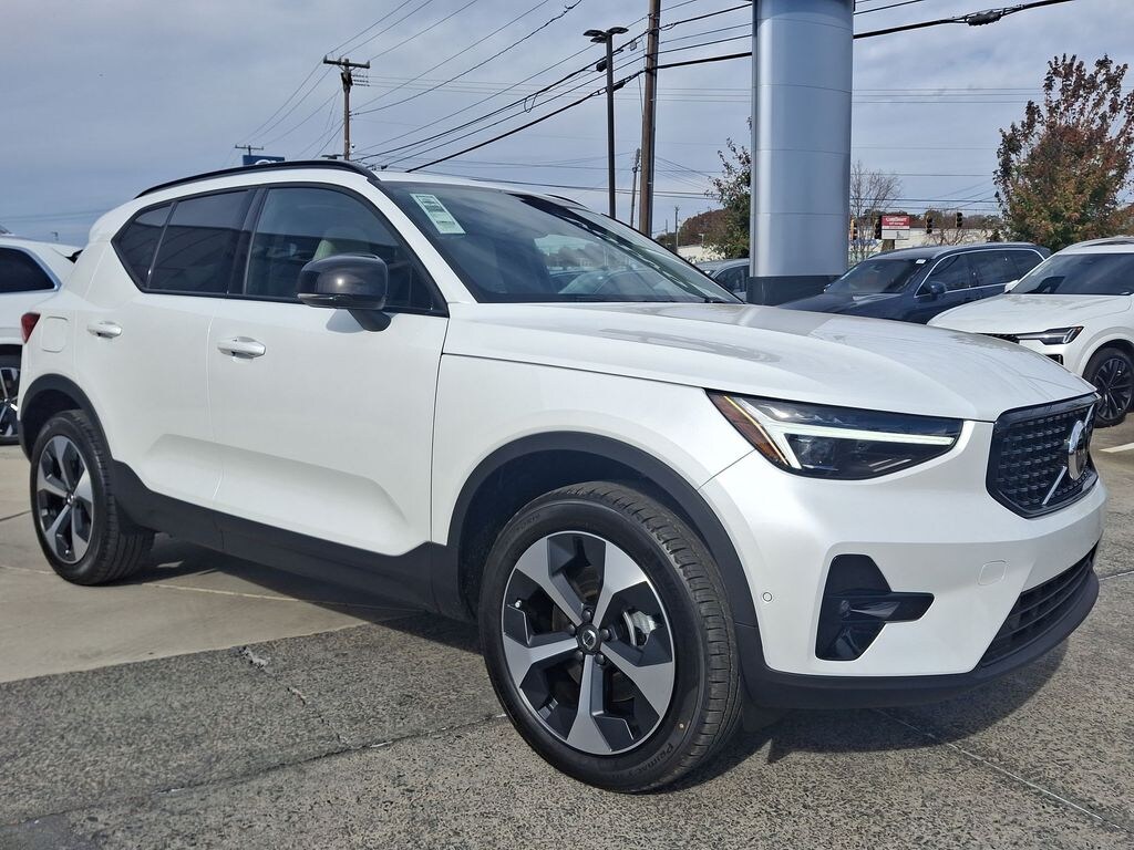 New 2026 Volvo XC40 B4 Plus SUV