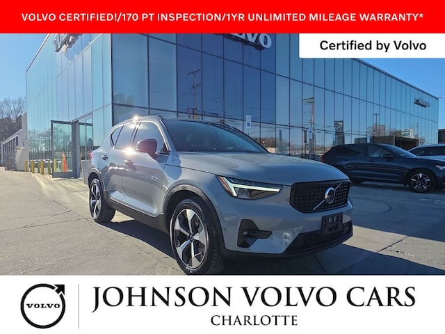2025 Volvo XC40 B5 Plus Dark Theme SUV