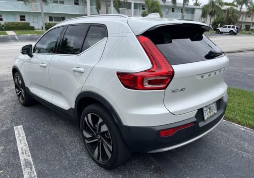 Used 2023 Volvo XC40 B5 AWD Plus Bright SUV