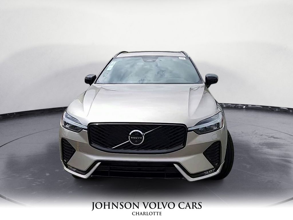 2026 Volvo XC60 B5 Plus photo 3