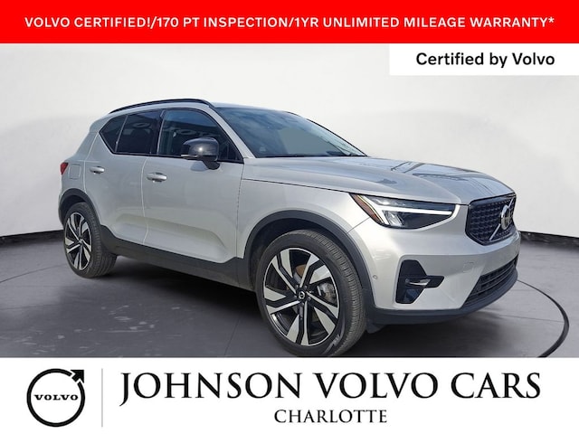 2025 Volvo XC40 B5 Plus Dark Theme SUV