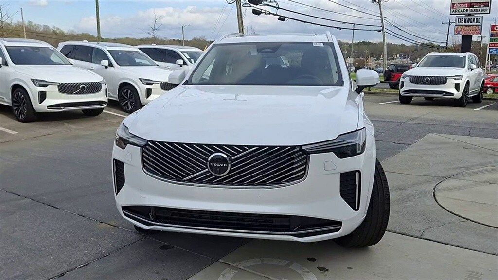 2025 Volvo XC90 Plus photo 3