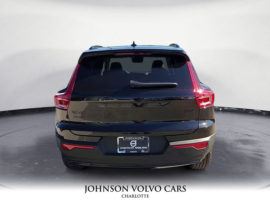 New 2026 Volvo XC40 B5 Core SUV