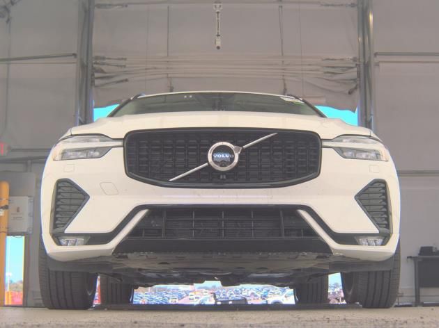 2025 Volvo XC60 B5 Plus photo 2
