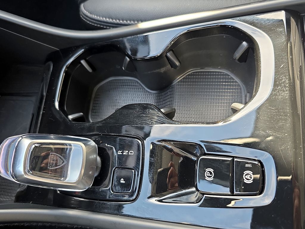 2026 Volvo XC40 Plus - Photo 34