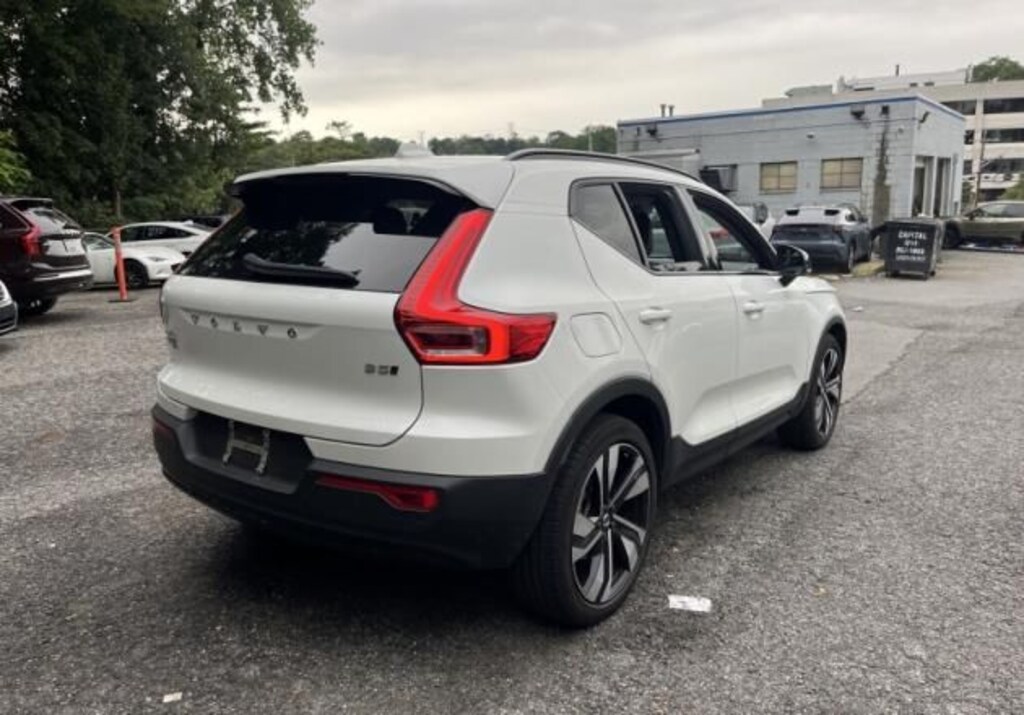 Used 2024 Volvo XC40 B5 Plus Dark SUV