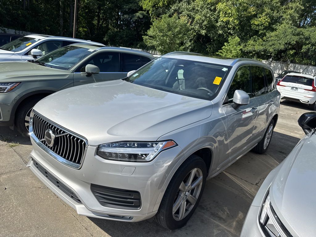 2023 Volvo XC90 B5 Core photo 2
