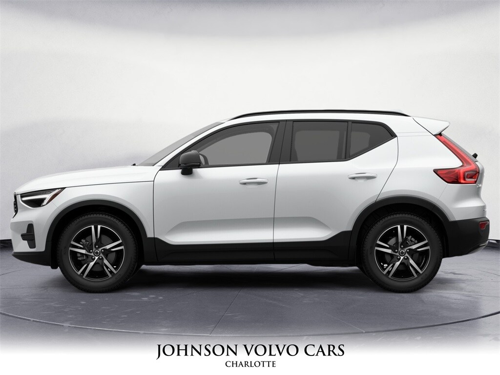 2026 Volvo XC40 Core photo 3