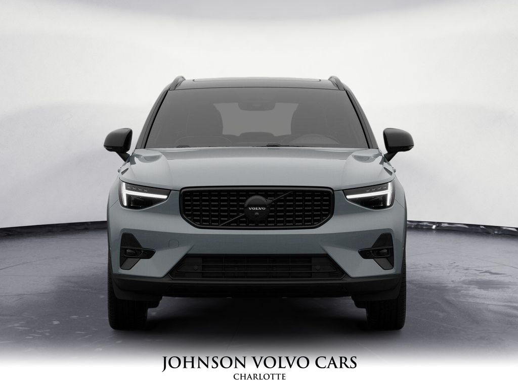 2026 Volvo XC40 photo 2