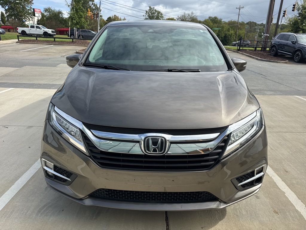 2019 Honda Odyssey Touring photo 2