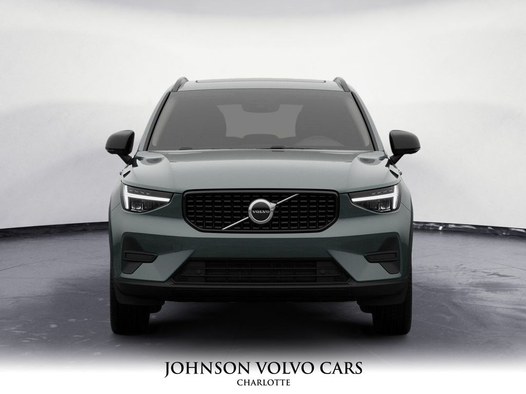 New 2026 Volvo XC40 B4 Core SUV