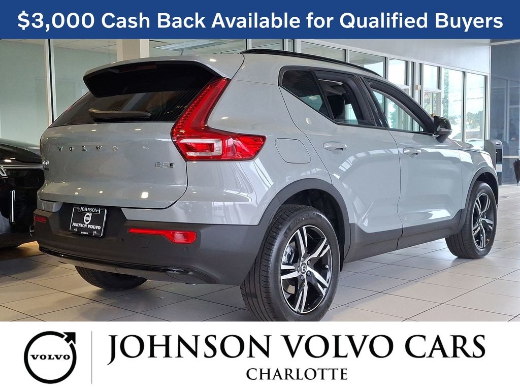 New 2026 Volvo XC40 B5 Core SUV