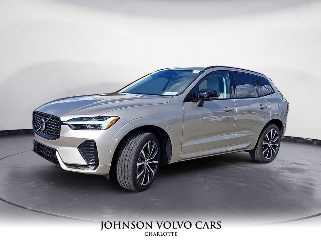 2025 Volvo XC60 B5 Plus photo 4