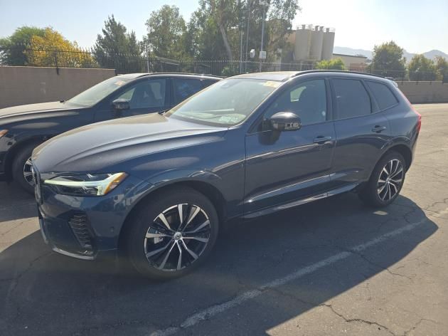 2025 Volvo XC60 B5 Plus photo 3