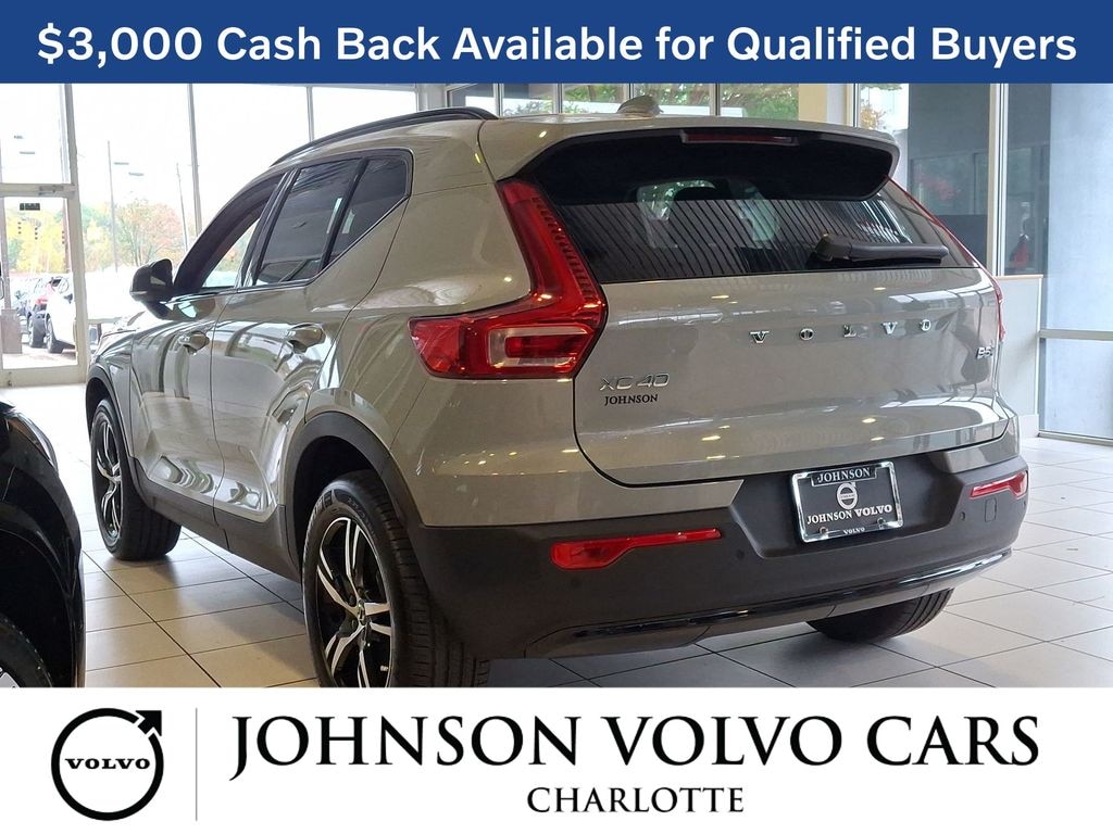 New 2026 Volvo XC40 B5 Core SUV