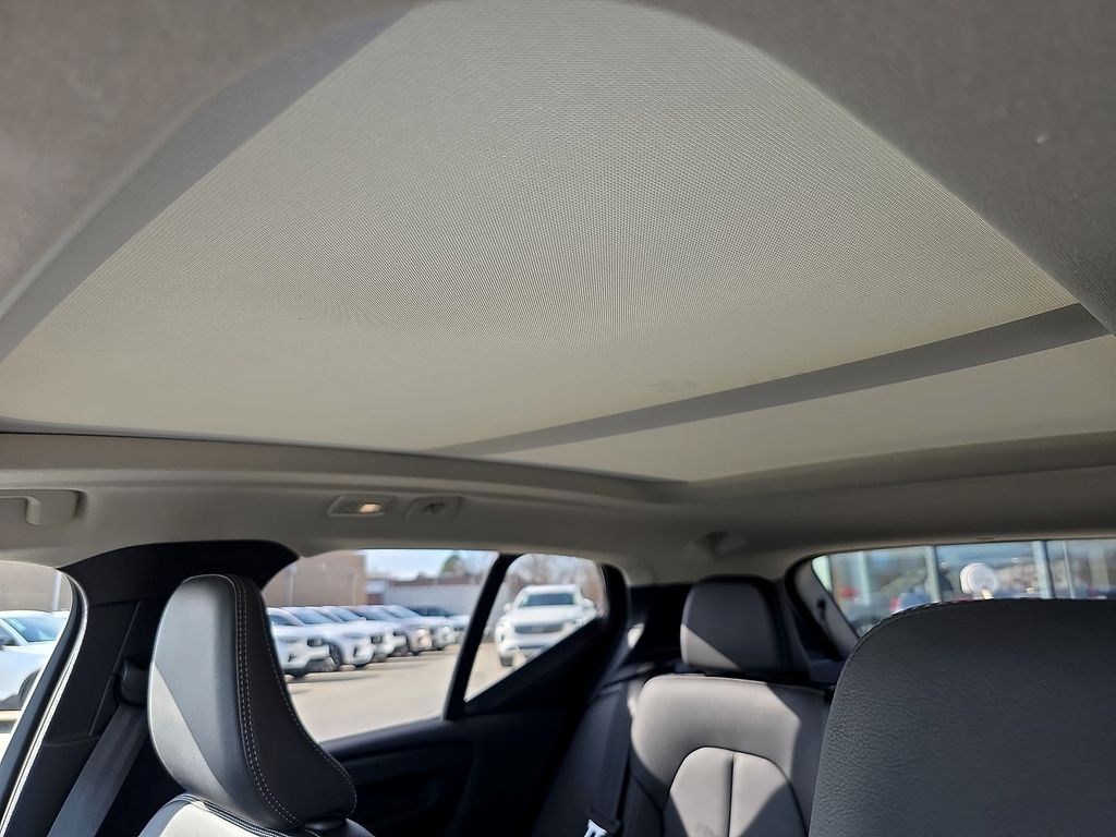 2026 Volvo XC40 Plus - Photo 40