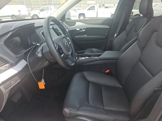 2025 Volvo XC90 B5 Core photo 3