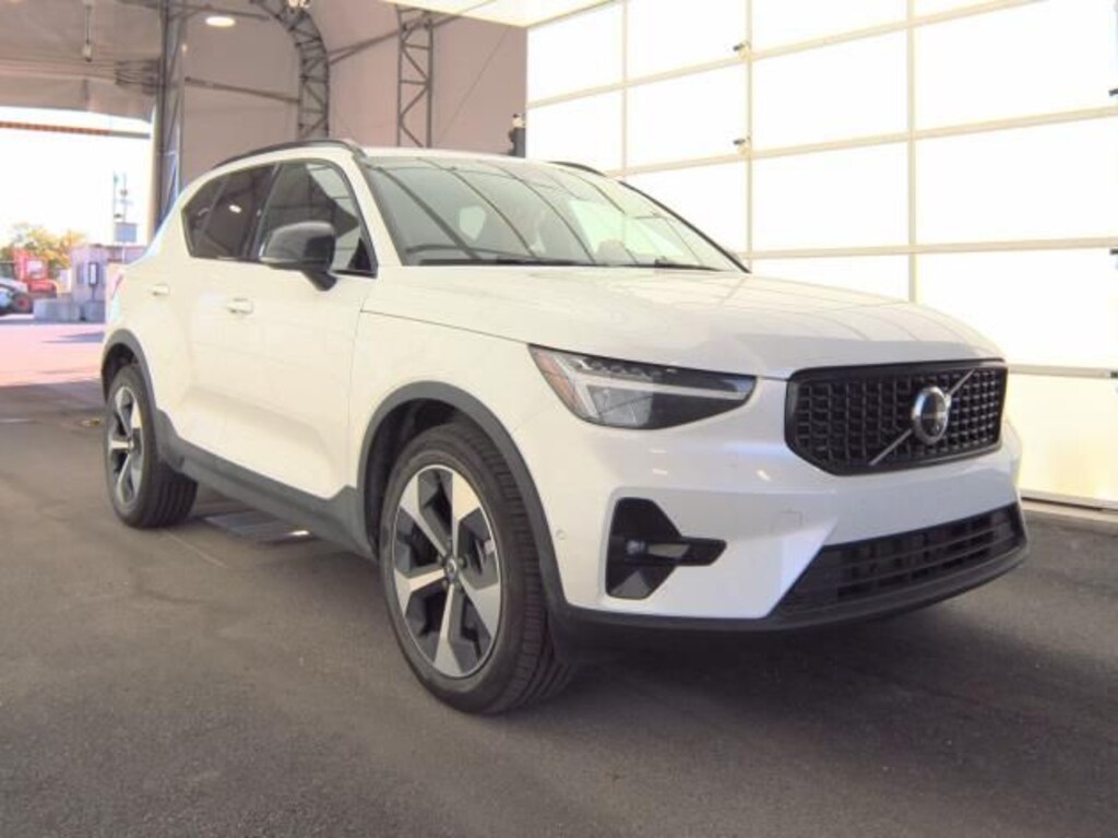 Certified 2025 Volvo XC40 B5 Plus Dark Theme SUV
