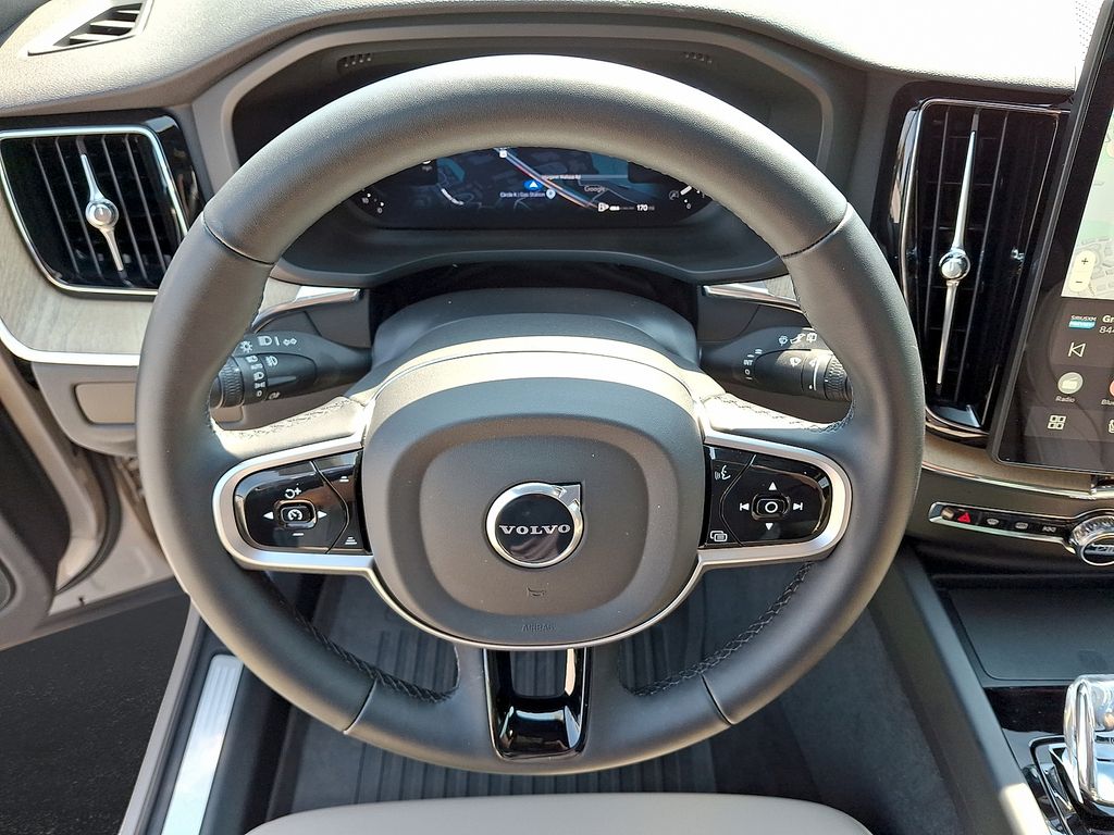 2026 Volvo XC60 Plus - Photo 23