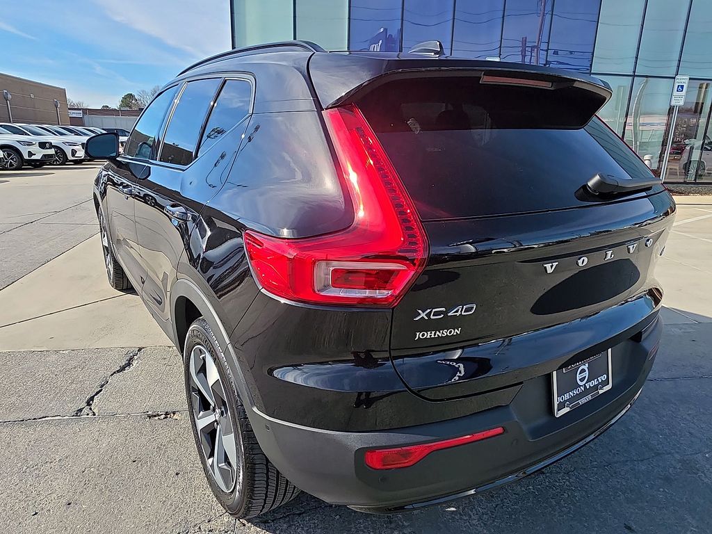 2026 Volvo XC40 Plus - Photo 15