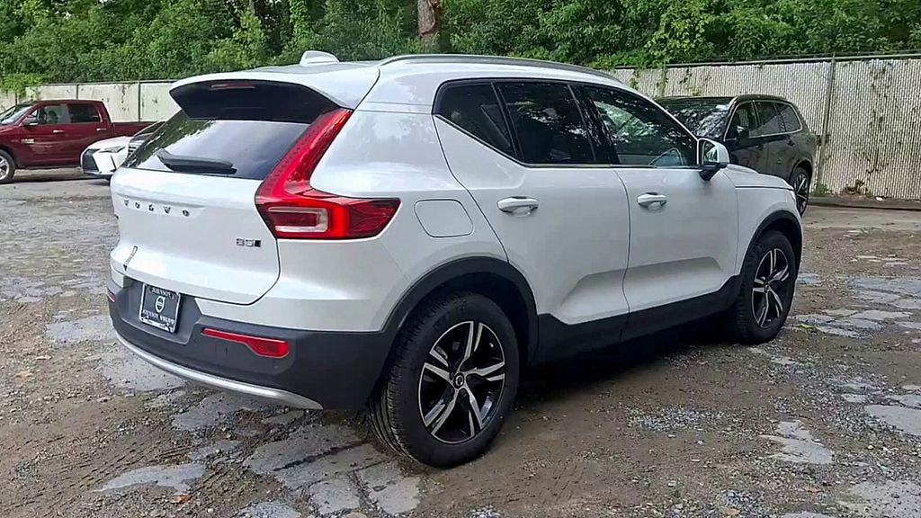 Certified 2025 Volvo XC40 B5 Core Bright Theme SUV