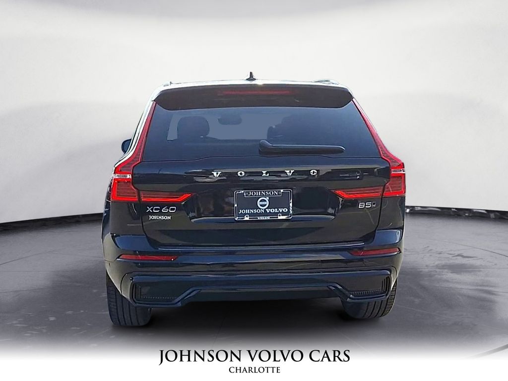 2025 Volvo XC60 B5 photo 3