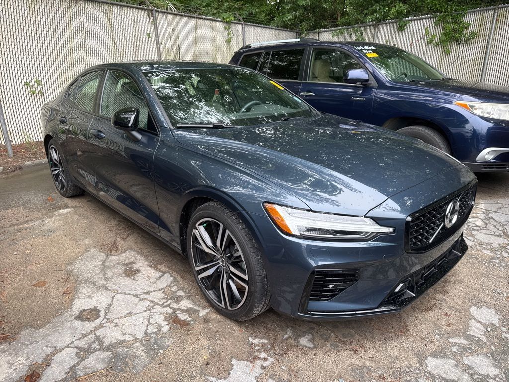 2022 Volvo S60's photo
