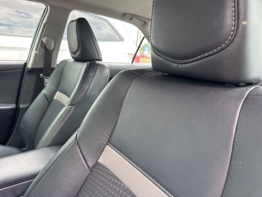 2014 Toyota Camry SE photo 4