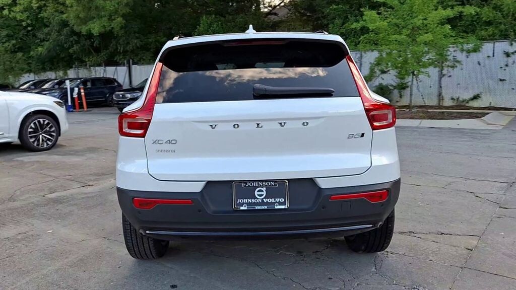 New 2026 Volvo XC40 B5 Ultra SUV