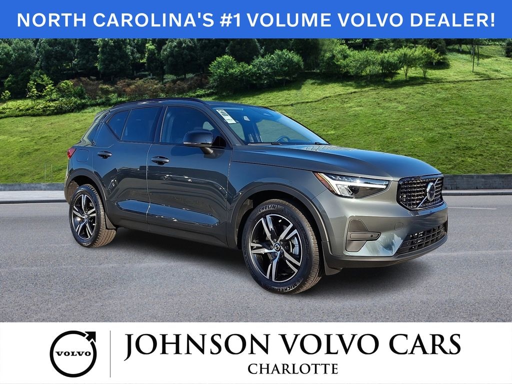 New 2026 Volvo XC40 B5 Core SUV
