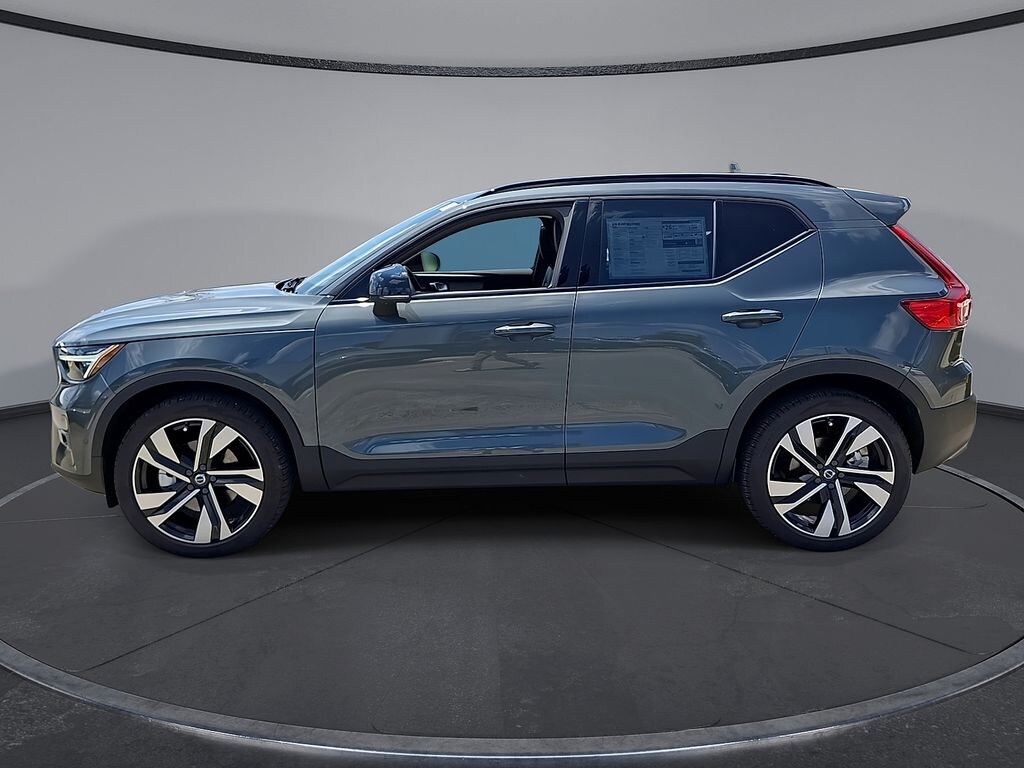 New 2026 Volvo XC40 B5 Plus SUV