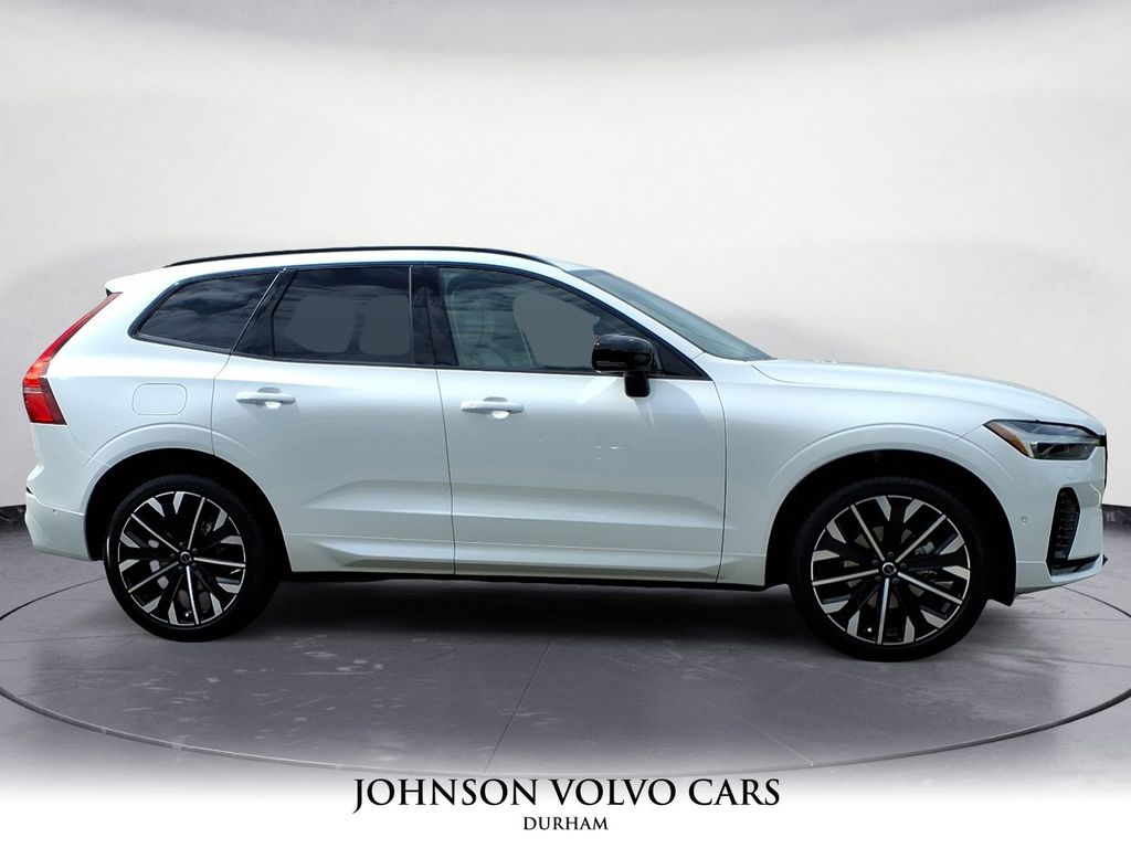 2026 Volvo XC60 B5 photo 2