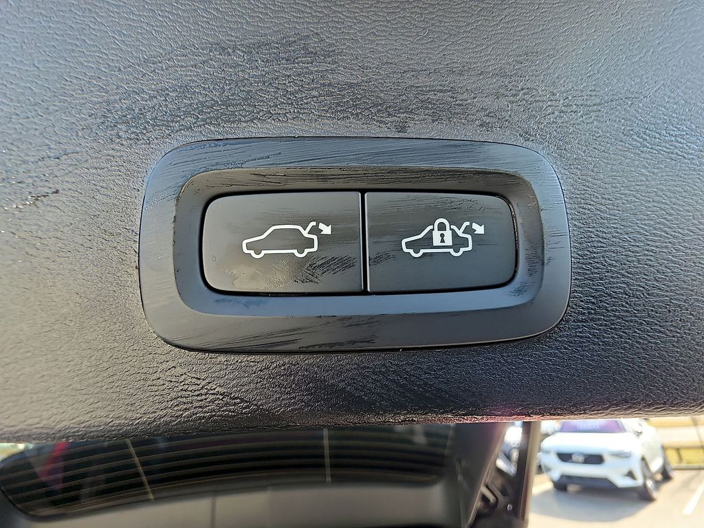 2026 Volvo XC40 Plus - Photo 21