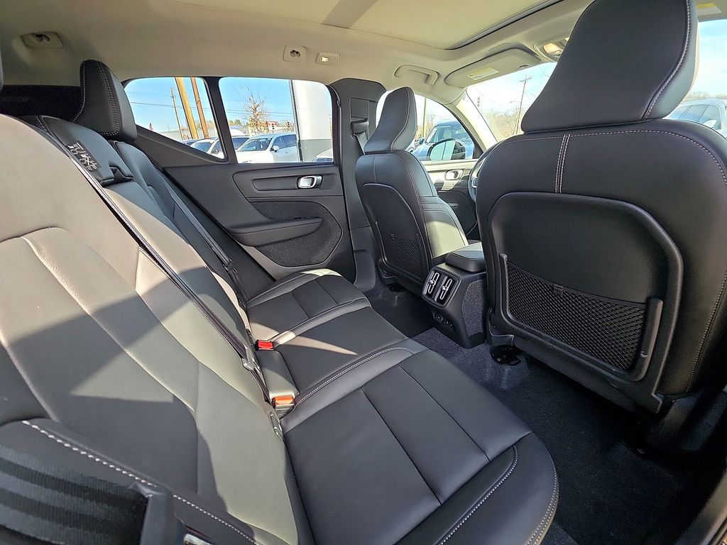 2026 Volvo XC40 Plus - Photo 19