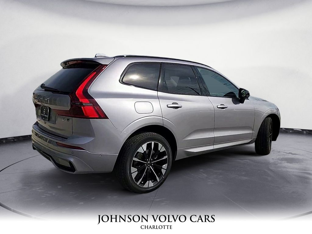 2026 Volvo XC60 B5 Plus photo 4