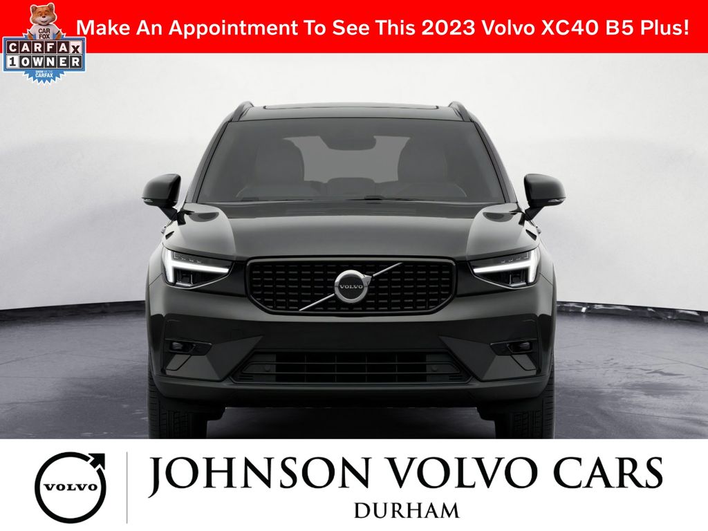 2023 Volvo XC40 Plus photo 2