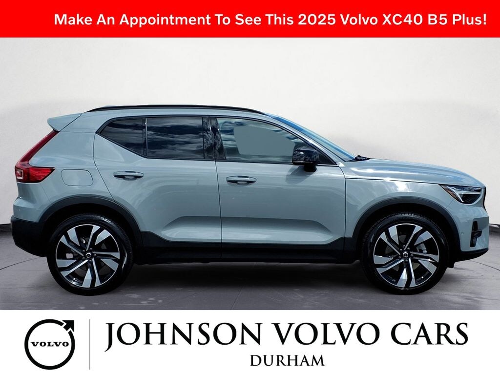 New 2025 Volvo XC40 B5 Plus Dark Theme SUV