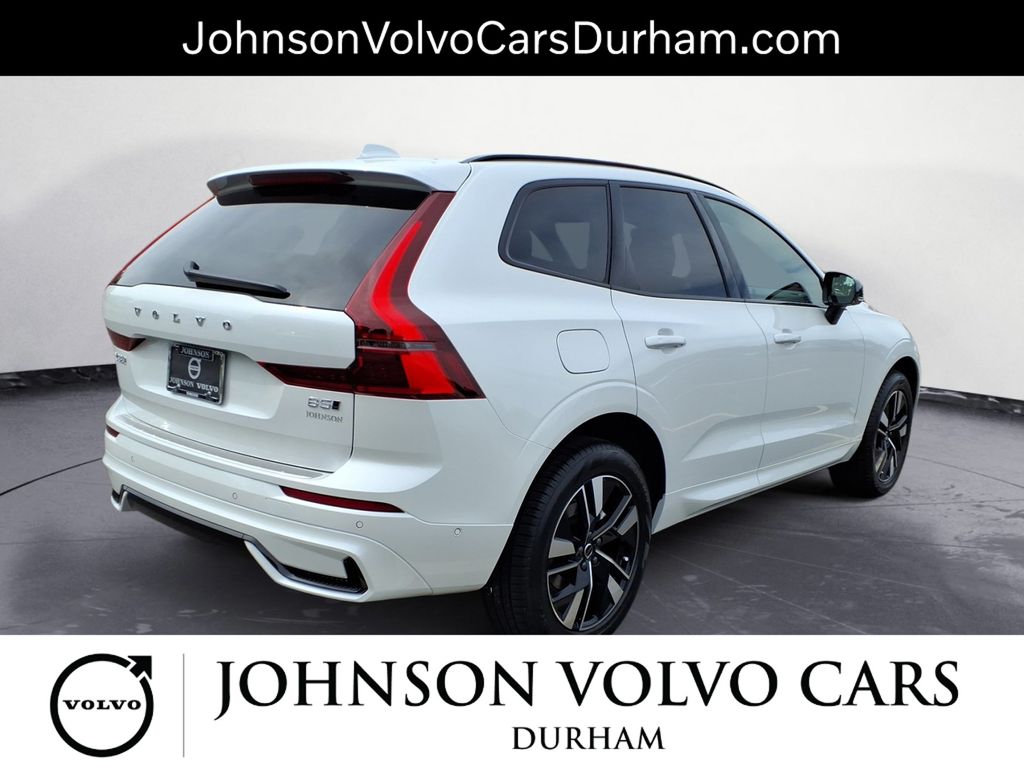 2026 Volvo XC60 B5 Plus photo 2