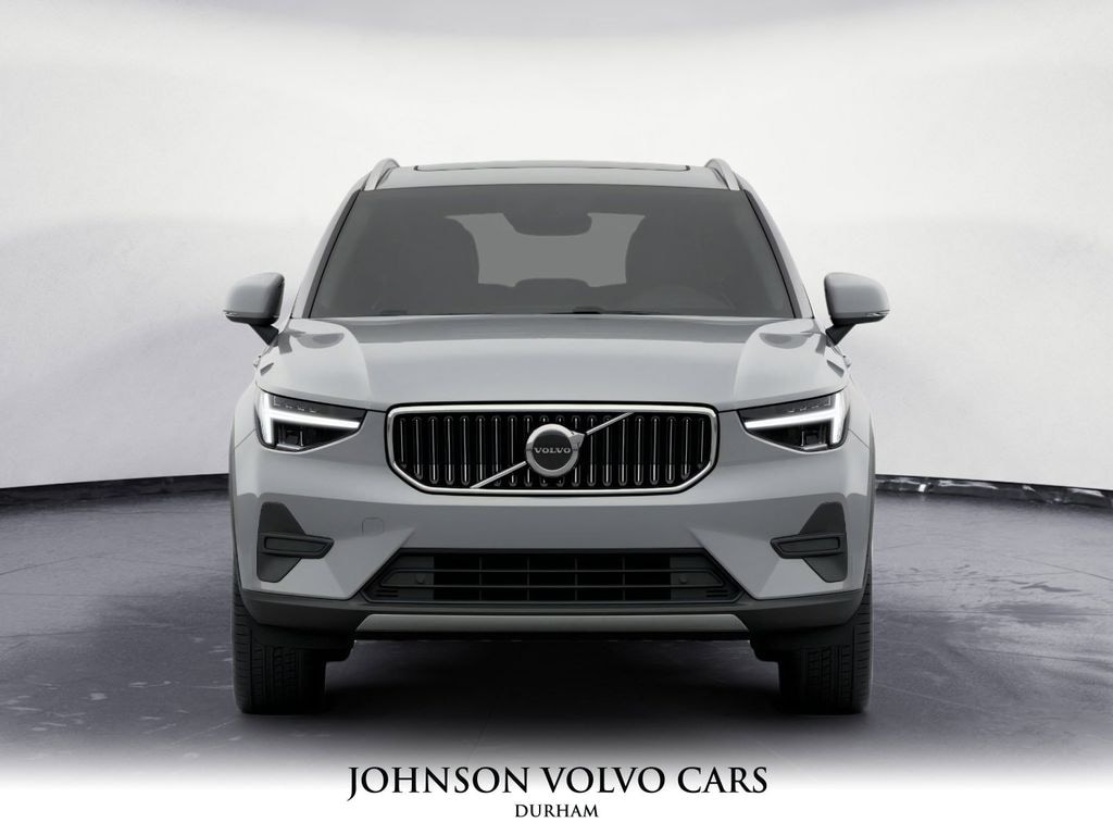 New 2025 Volvo XC40 B5 Core Bright Theme SUV