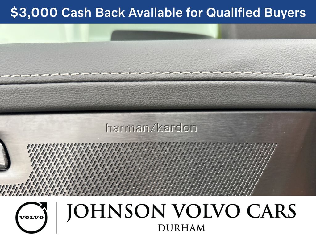 2026 Volvo XC90 Plus - Photo 18