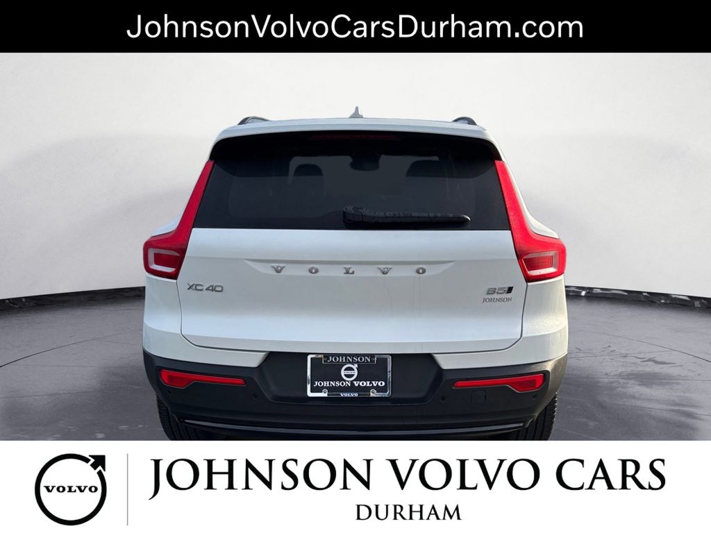 New 2025 Volvo XC40 B5 Ultra Dark Theme SUV