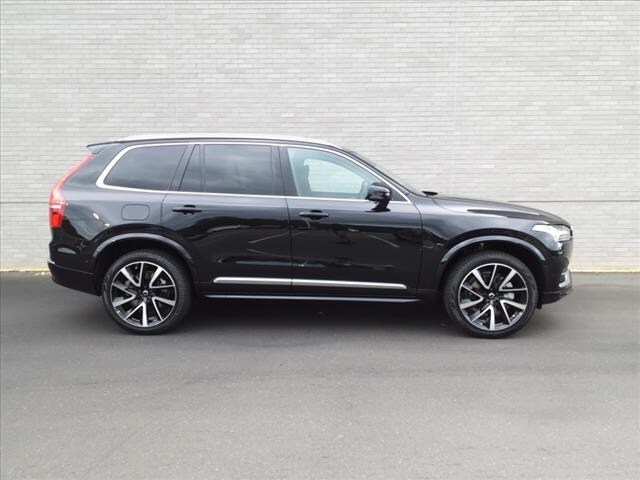 2025 Volvo XC90 B5 Plus photo 2